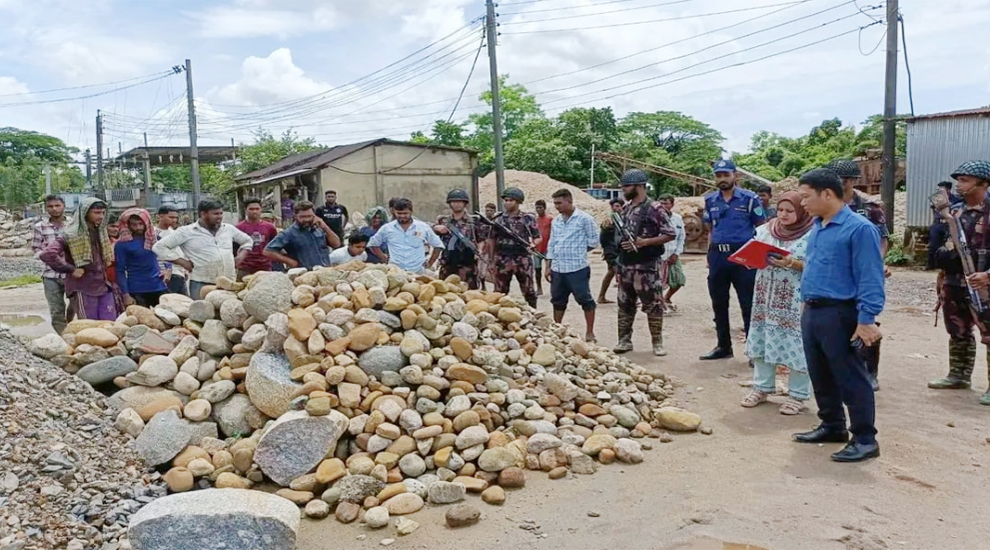 জৈন্তাপুরে জব্দ আরও ১৪ হাজার ঘনফুট পাথর