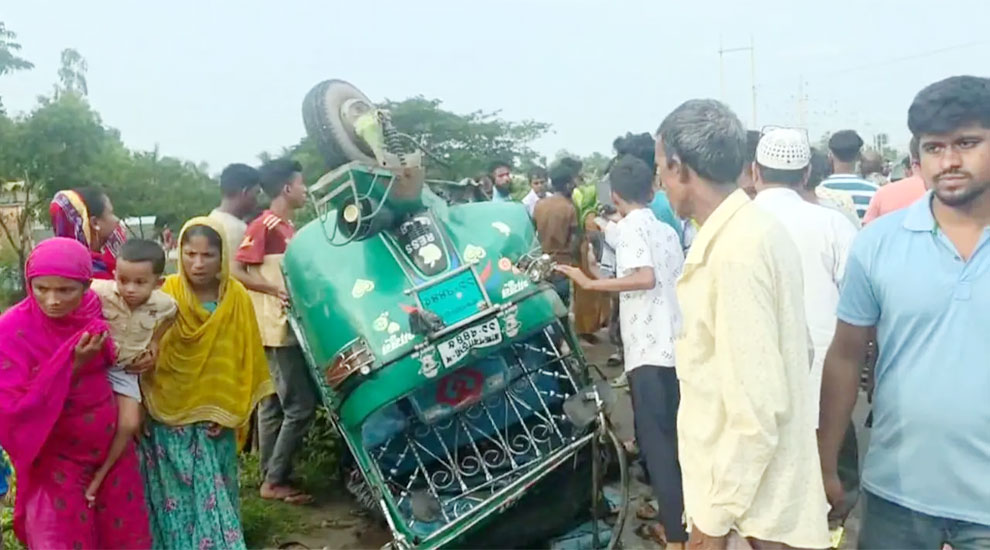 সিলেট-ঢাকা মহাসড়কে ত্রিমুখী সংঘর্ষে প্রাণ গেল ৪ জনের