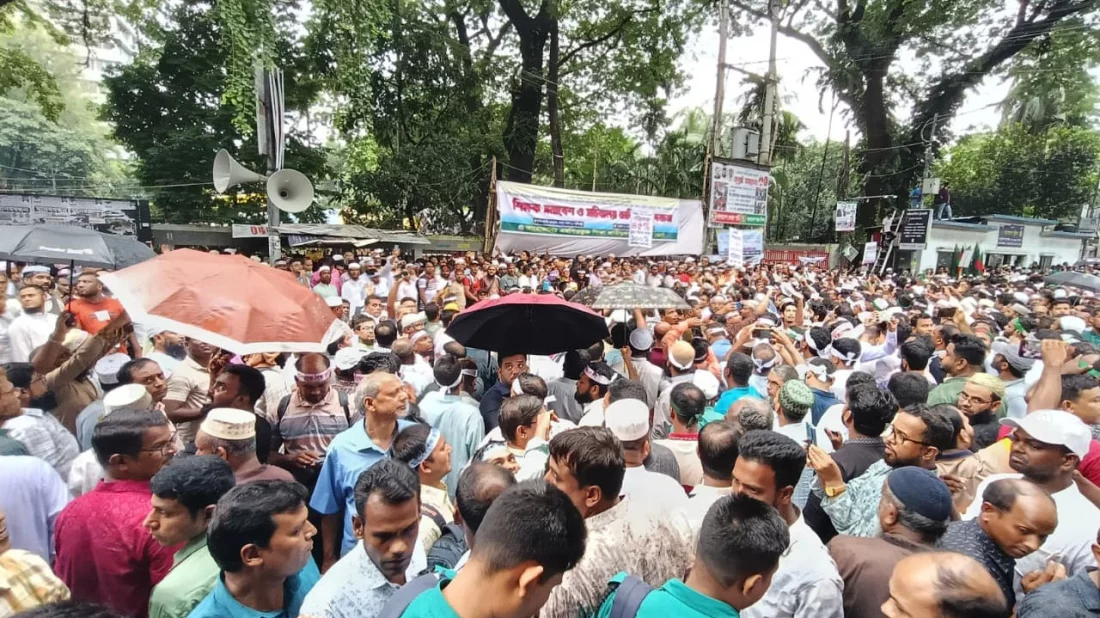 সরকারকে এক মাস সময় দিলেন শিক্ষকরা