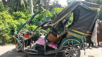 খুলনায় ইজিবাইকে ট্রাকের ধাক্কা, নিহত ৩