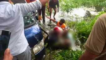 প্রবাসীকে নিয়ে বাড়ি ফেরার পথে নিয়ন্ত্রণ হারিয়ে মাইক্রোবাস খালে, নিহত ৭