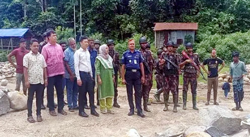 সিলেটে ২০ হাজার ঘনফুট পাথর উদ্ধার: রাংপানিতে পুণঃস্থাপন