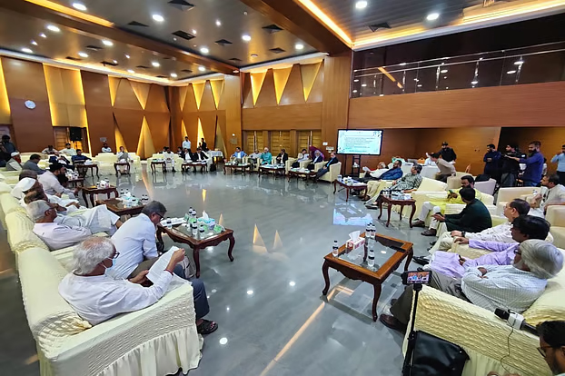 জুলাই সনদ চূড়ান্ত হচ্ছে, আইনি ভিত্তি নিয়ে কী ভাবছে দলগুলো