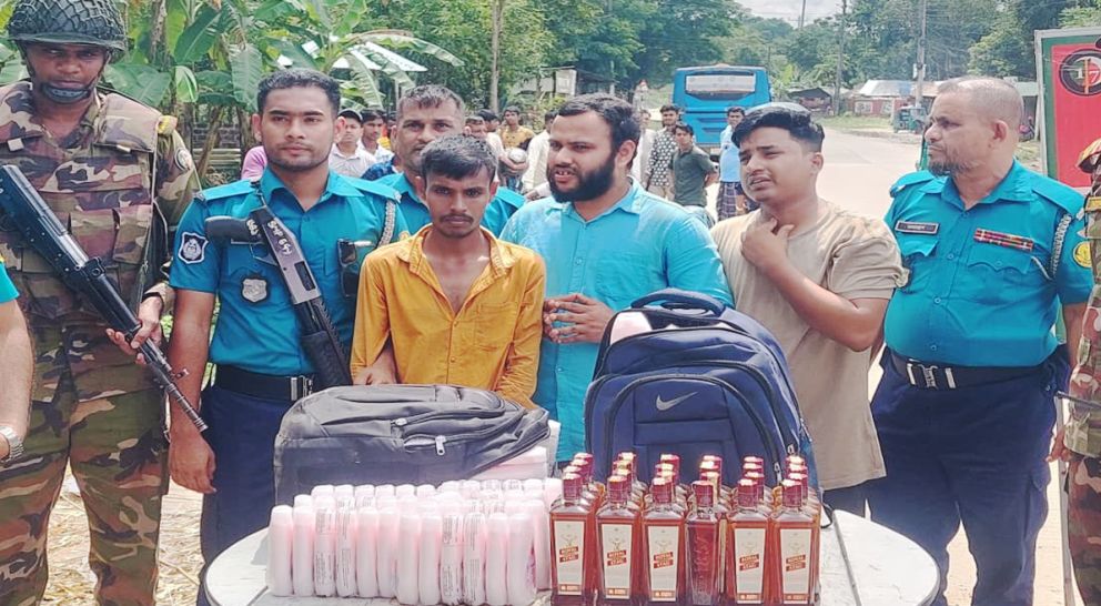 সিলেটে মদ ও কসমেটিক্সসহ আটক ৩