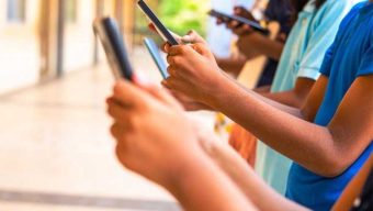 বিয়ানীবাজারে মাধ্যমিক শিক্ষার্থীদের হাতে-হাতে মোবাইল ফোন, জড়াচ্ছে সাইবার অপরাধে!