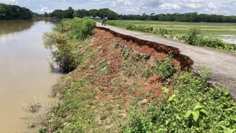 বিয়ানীবাজারে সোনাই নদীর ভাঙনে বিলীন হচ্ছে বিস্তৃর্ন এলাকা