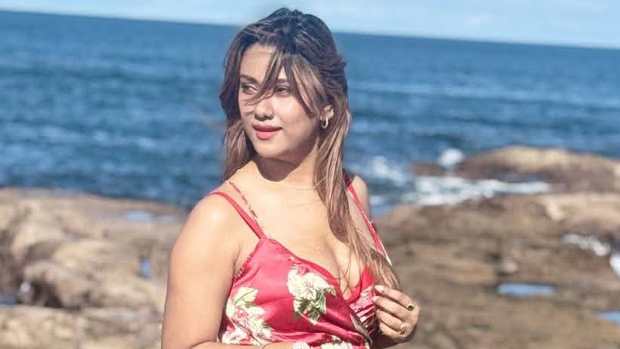 সমুদ্রপাড়ে নজর কাড়লেন ববি