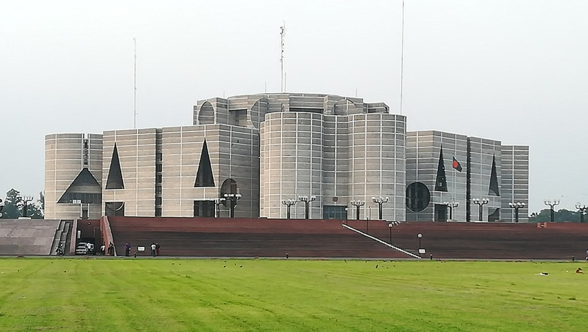 নির্বাচনের ঘোষণাতেও শঙ্কা কাটেনি