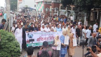 অবৈধ যানবাহনের বিরুদ্ধে শ্লোগানে মুখর সিলেটের রাজপথ