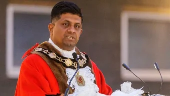 ৪১ বাংলাদেশি স্বজনকে ভিসা পাইয়ে দিতে লন্ডন মেয়রের জালিয়াতি