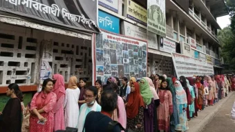 ডাকসু নির্বাচন শুরু, সকাল থেকেই ভোটারের দীর্ঘ লাইন