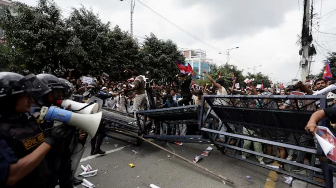 বিক্ষোভে রক্তক্ষয়, অবশেষে নেপালে সোশ্যাল মিডিয়ার নিষেধাজ্ঞা প্রত্যাহার