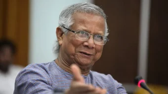 দুর্গাপূজা উপলক্ষে ঢাকেশ্বরী মন্দিরে প্রধান উপদেষ্টা