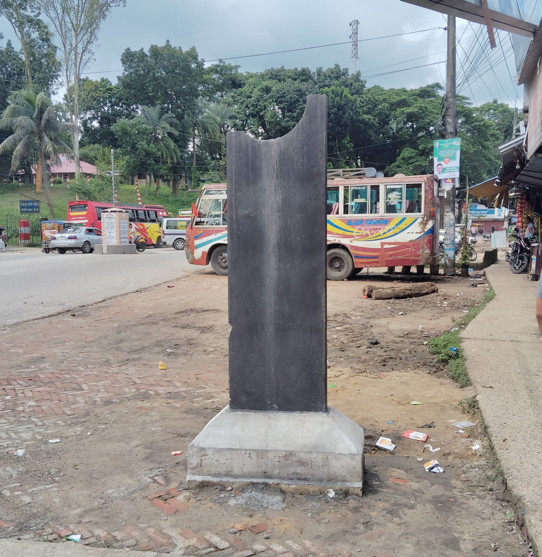 বিয়ানীবাজারে স্থাপিত জুলাই শহীদ স্মৃতিস্তম্ভ কেমন হল