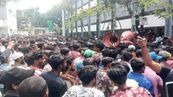 সিলেটে ব্যাটারিচালিত রিকশার পারমিট চান চালকরা : মিছিল নিয়ে ডিসি অফিসে