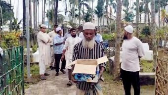 চাঁদপুরে দাফনের ঠিক আগমুহূর্তে নড়েচড়ে উঠলো শিশু