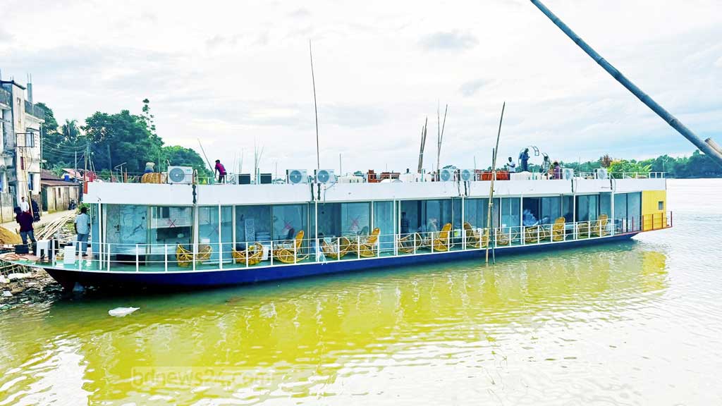 নৌকায় এসি-সুইমিং পুল, জলে মলমূত্র: কতটা পরিবেশবান্ধব হাওরের পর্যটন