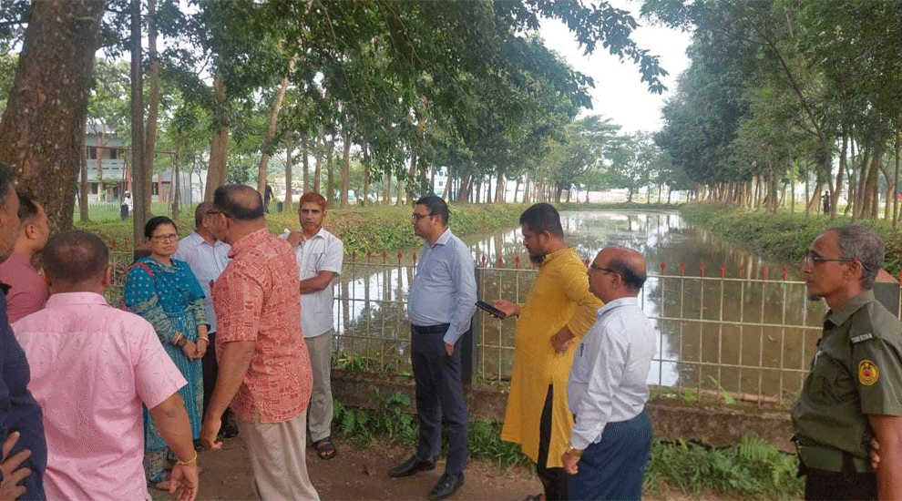 গোলাপগঞ্জে এমসি একাডেমির লেকের পরিচ্ছন্ন কাজের পরিদর্শনে ইউএনও