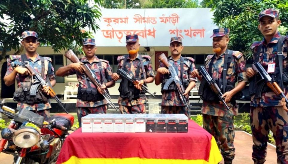 মৌলভীবাজারে বিজিবির অভিযানে ভারতীয় সিগারেট ও মোটরসাইকেল জব্দ