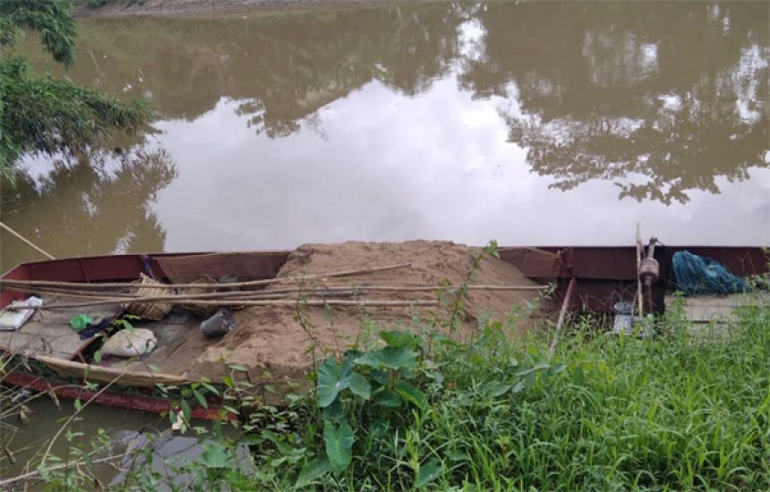 জুড়ী নদী থেকে লু*ট হওয়া বালু জব্দ : জরিমানা