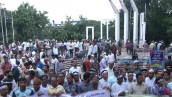 নবম দিনের মতো কেন্দ্রীয় শহীদ মিনারে এমপিওভুক্ত শিক্ষক-কর্মচারীরা