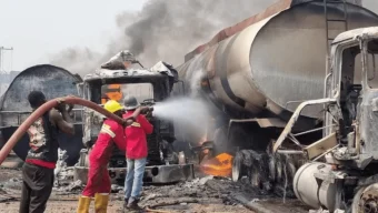 নাইজেরিয়ায় জ্বালানি ট্যাঙ্কারে বিস্ফোরণ, নিহত অন্তত ৩৮