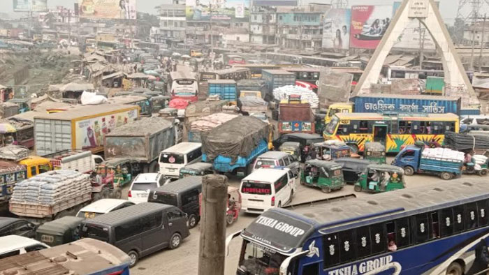 ঢাকা-সিলেট মহাসড়ক: এক সড়কেই দিন পার, ক্ষতির মুখে ব্যবসা-বাণিজ্য