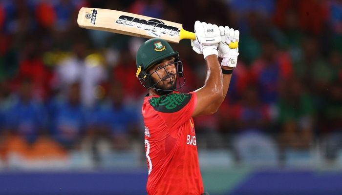 সাইফের সেঞ্চুরি দেখার অপেক্ষায় টাইগার কোচ সিমন্স