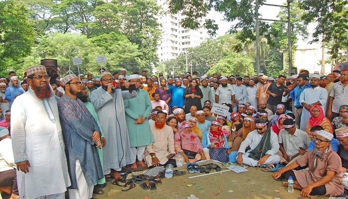 শিক্ষাঙ্গনে হঠাৎ অস্থিরতা