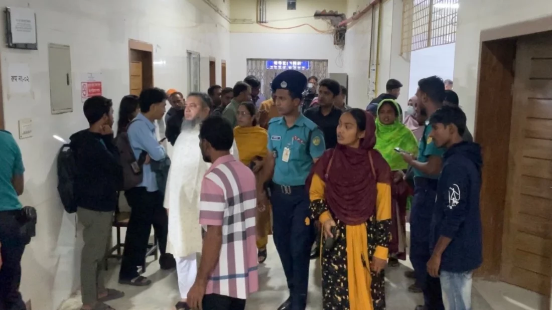 বাসায় ঢুকে বিচারকের ছেলেকে হত্যা, স্ত্রীকেও জখম