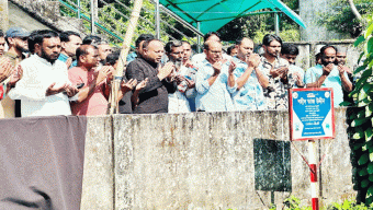 গোলপগঞ্জে জুলাই-শহিদদের কবরের পাশে গিয়ে আবেগাপ্লুত অ্যাড. এমরান