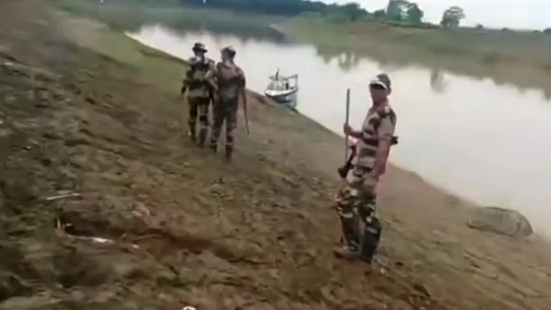 জকিগঞ্জ সীমান্তে বাংলাদেশে ঢুকে বাঁশের খুঁটি উপড়ে ফেললো বিএসএফ