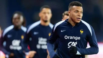 পিএসজির কাছে ২৬ কোটি ইউরো ক্ষতিপূরণ দাবি এমবাপ্পের