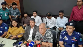 সাংবাদিকরা সত্য তুলে ধরায় পার্শ্ববর্তী দেশ থেকে গুজব অনেকটা কমেছে: স্বরাষ্ট্র উপদেষ্টা