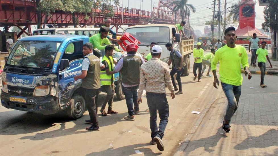 ফুটপাতের অপসারিত মালামাল নিলামে বিক্রি করতে চায় সিসিক