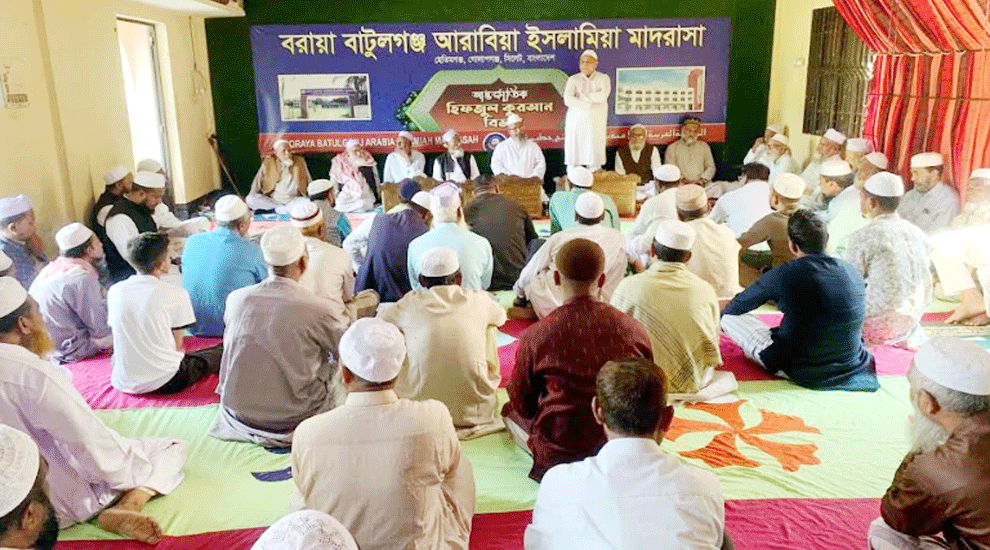 আলেমদের দোয়া নিলেন অ্যাড. এমরান আহমদ চৌধুরী