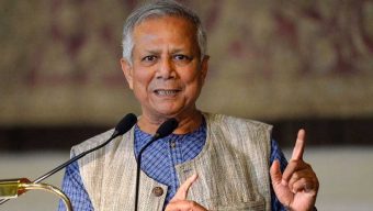 যেভাবে তিন দলের ‘মন রক্ষা’ করলেন ড. ইউনূস