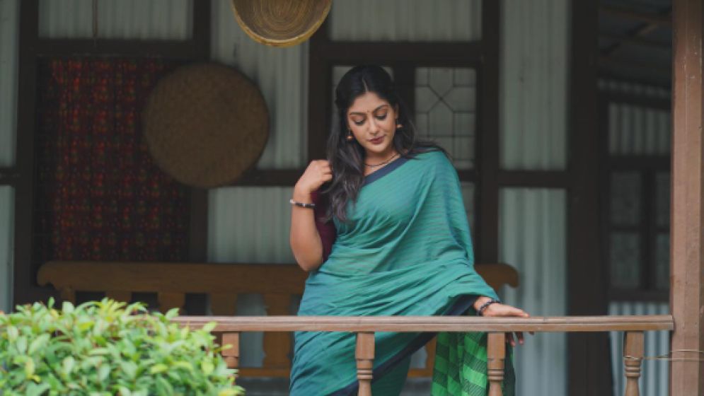 মাত্র দেড় মাসের প্রেম, কাকে বিয়ে করলেন মম