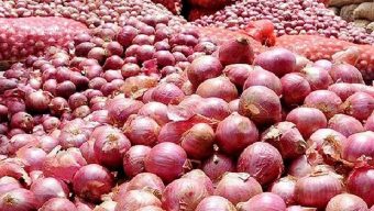 অস্থির পেঁয়াজের বাজার, অনৈতিক মুনাফা লাভে ব্যবসায়ীদের শেষ কামড়