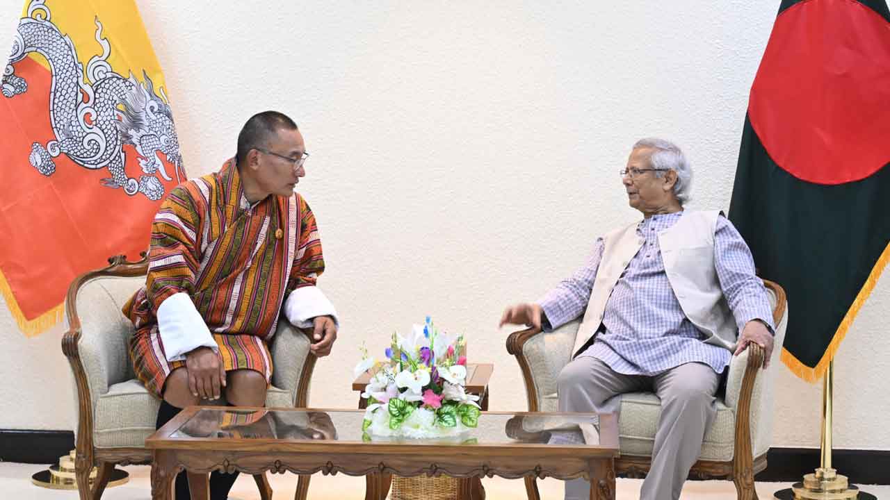 আমাদের ভবিষ্যৎ একসঙ্গে গড়ে তুলতে হবে: ভুটানের প্রধানমন্ত্রীকে প্রধান উপদেষ্টা