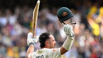 ম্যাচ জেতানোর পর দর্শকদের কাছে হেডের দুঃখ প্রকাশ