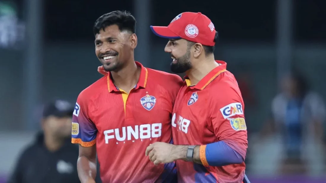 দুবাইয়ের বড় জয়ের দিনে সেরা তিনে মোস্তাফিজ