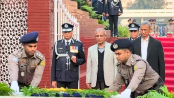 রাজারবাগ পুলিশ স্মৃতিস্তম্ভে স্বরাষ্ট্র উপদেষ্টা-আইজিপির শ্রদ্ধা