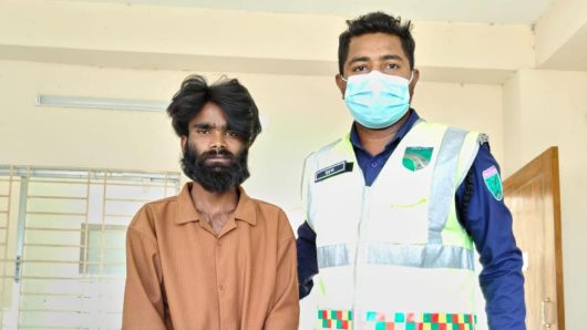 জৈন্তাপুর বাসে অভিযান, যুবককে ধরলো পুলিশ