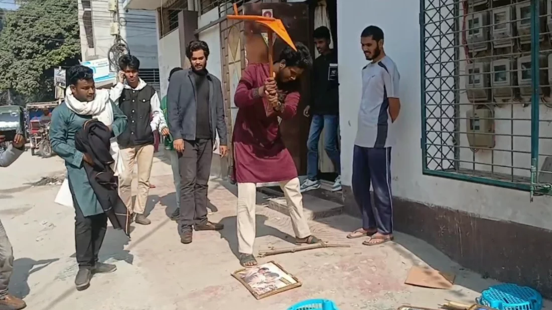 লাঙল দিয়ে ভাঙা হলো জাতীয় পার্টির অফিস