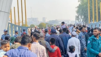 পুরোনো বিমানবন্দরে ‘এয়ার শো’ দেখতে মানুষের ঢল