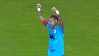 চোট নিয়ে মাঠে নেমে নেইমারের হ্যাটট্রিক