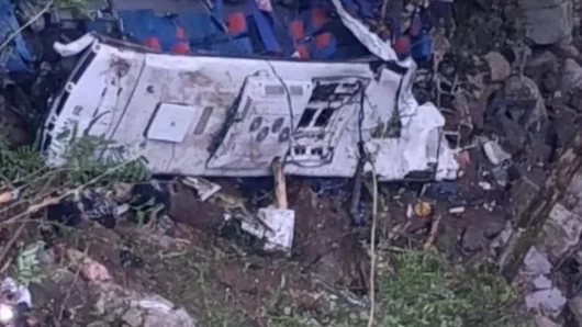 কলম্বিয়ায় স্কুলবাস খাদে পড়ে নিহত ১৭, আহত ২০