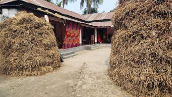 বাবার মরদেহ ২৩ ঘণ্টা আটকে রাখলো ছেলে