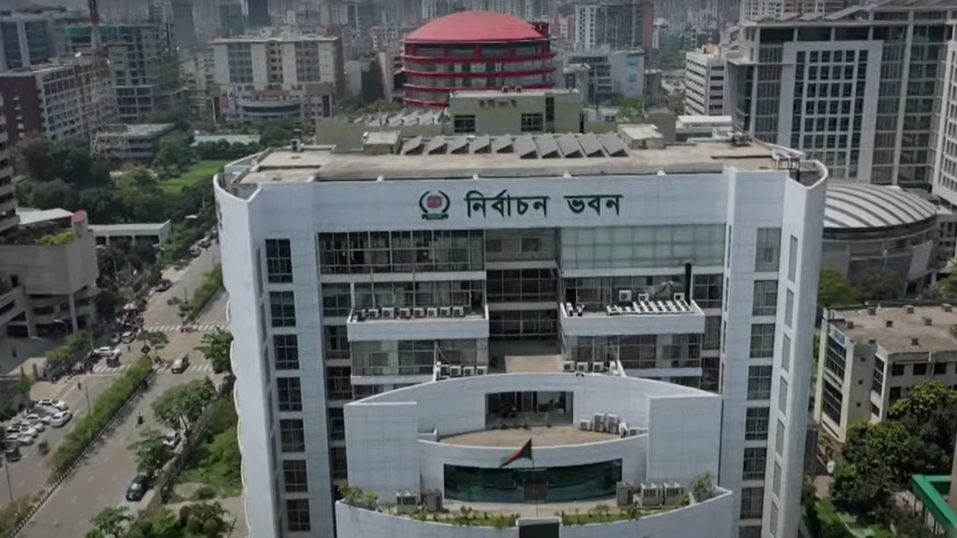 ইসির গুরুত্ব সংসদ নির্বাচনে, সরকারের মনোযোগ গণভোটে